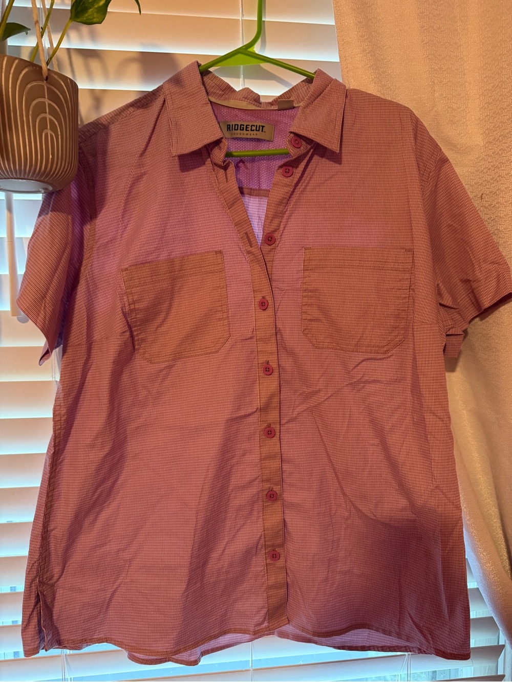 Women’s Short-Sleeve Button-Up Shirt in Mauve